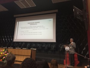 #PraCegoVer foto do evento durante a palestra do Prof. Dr. Marcos José Burle de Aguiar