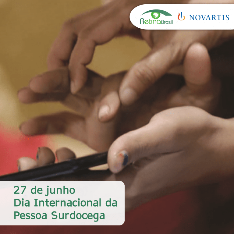 #PraCegoVer imagem ilustrativa. A imagem mostra duas pessoas se comuncando pelas mãos. A imagem mostra a penas as quatro mãos das duas pessoas. Está escrito: "27 de junho Dia Internacional da Pessoa Surdocega" e há as logos da Retina Brasil e da Novartis.