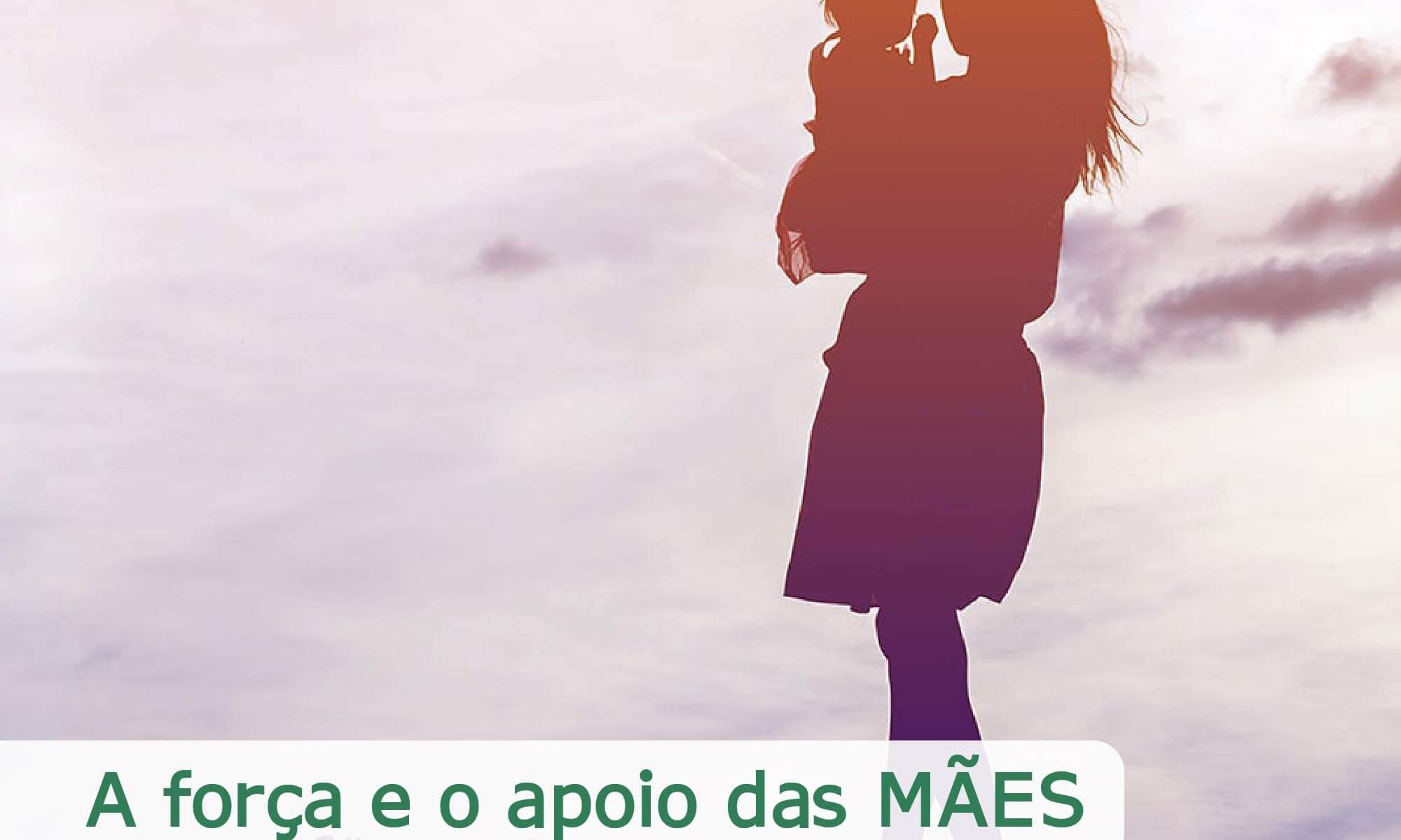 #DescriçãoDaImagem imagem ilustrativa. A imagem mostra uma mãe carregando uma criança no colo. Está escrito "A força e o apoio das mães" #historiasdevida e a logo da Retina Brasil está no canto inferior direito.